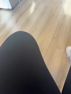 nanaisbackk Live Webcam on Stripchat