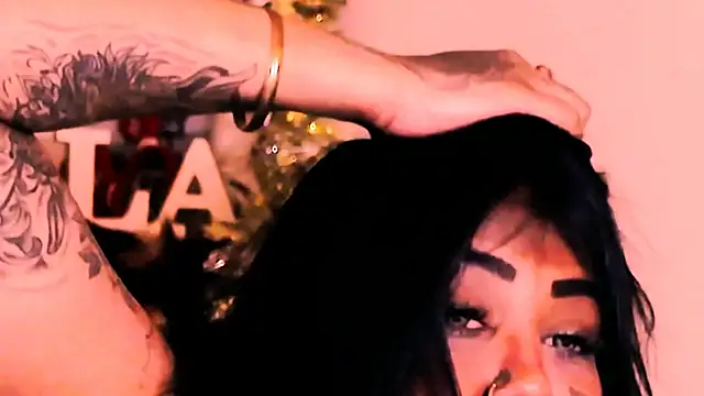 indian_dreamgirl webcam