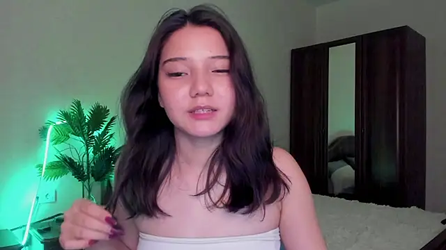 mila_love_222 webcam