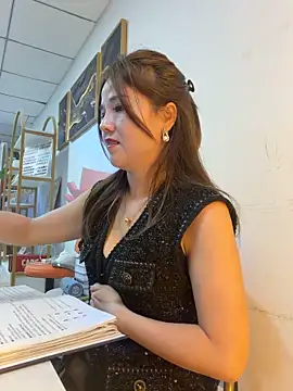 美女Efangfang在线直播