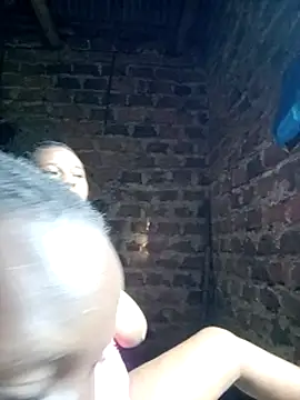 Black_juicy24 webcam