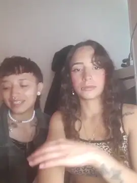 AlexxaAndRileyy webcam