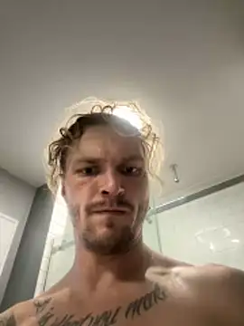 Lowerbottomboi webcam