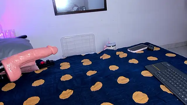 lola_blondie - Lola_Blondie's free webcam - UK Sex Cams