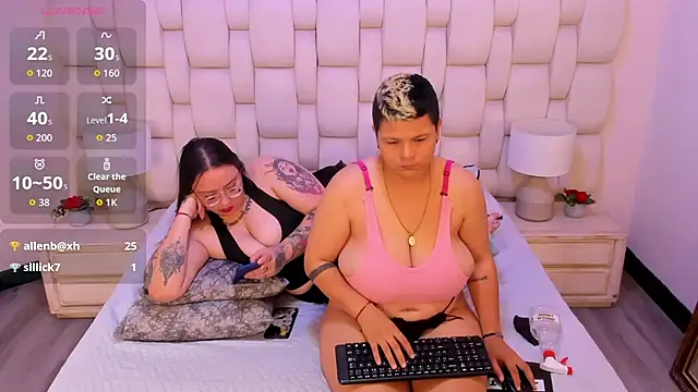 MiaYMolly Live Webcam on Stripchat