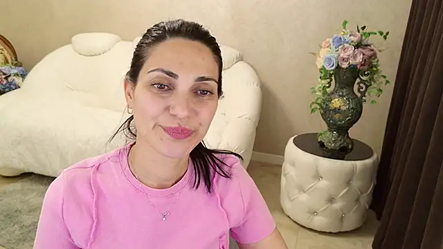 LovelyBeatrice webcam