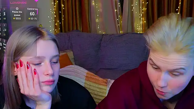 Girls_Fingers webcam