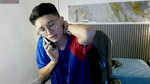 santiagorusso18 (M twink) - kiss