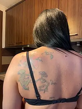 Hotmomcheckk_ webcam