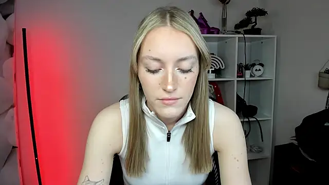 EvelynBlond webcam
