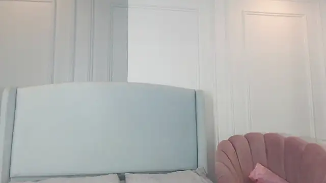 Live solo webcam of ChantalGarner