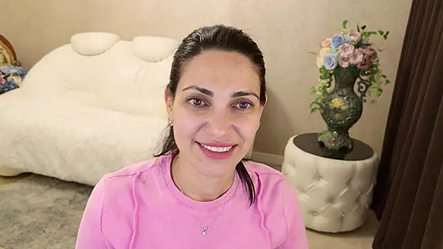 LovelyBeatrice webcam