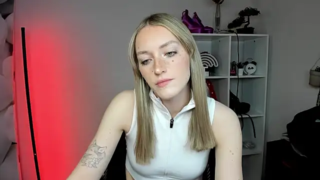 EvelynBlond webcam