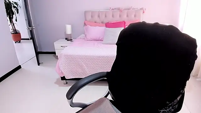 Bela_Craxkerr webcam