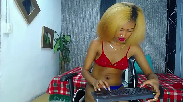 Alisha_Ebonyy webcam