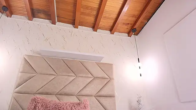 emiilybrownn1 - EmiilyBrownn1's free webcam