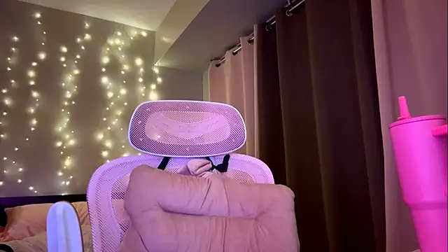 NoellaTrumbull webcam