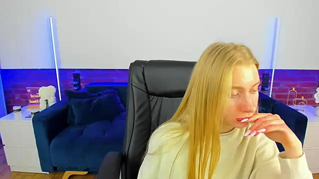 Alina_Blonde webcam