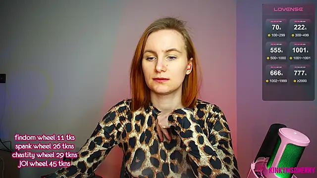 KinkyMissCherry webcam