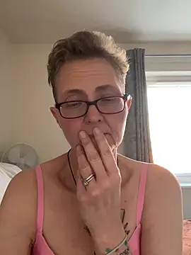 curvy-jinx - Curvy-Jinx's free webcam - UK Sex Cams