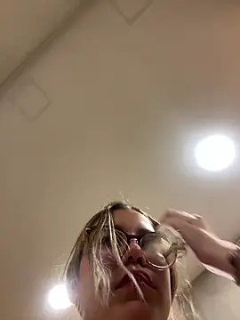 honey_luminair (G teen) - Flash boobs in the gym