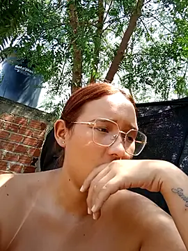 young_dairy01 - Young_dairy01's free webcam