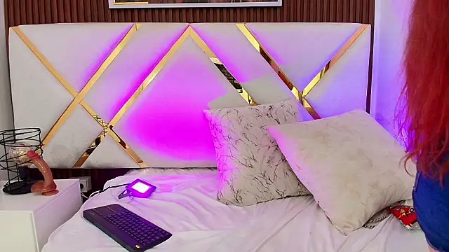 Violet_Tender_ webcam