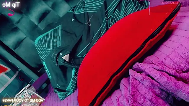 CharlotteBigCock webcam