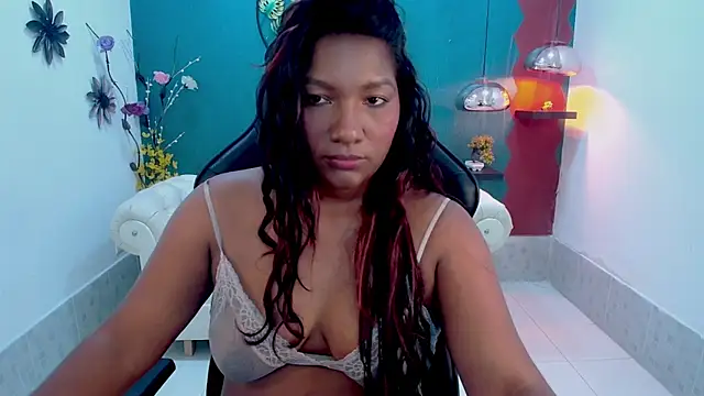 amara_brunette webcam