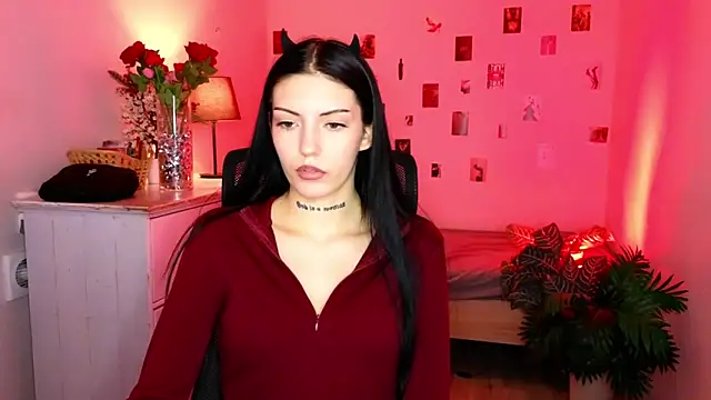 kelly__bunny (F teen) - Wearing Heels and show off