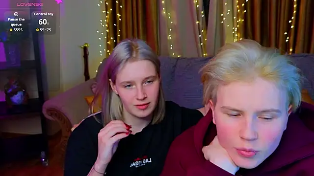 Girls_Fingers webcam