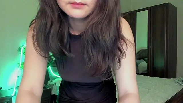 mila_love_222 webcam