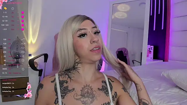 JuliMonroe19 webcam