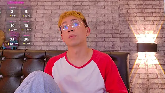 naughty__chriss - Naughty__Chriss's free webcam - UK Sex Cams