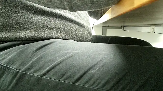 69bezfleku (Ask my age) - Make me cum right in busy office;-)