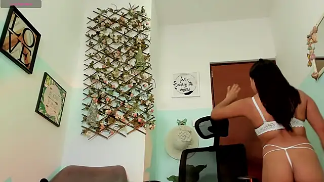 Cameroon-Diaz webcam