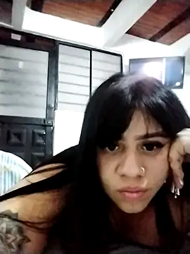 Luna_bigtitss777 webcam