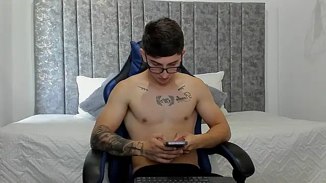 Calvin_Hunter webcam