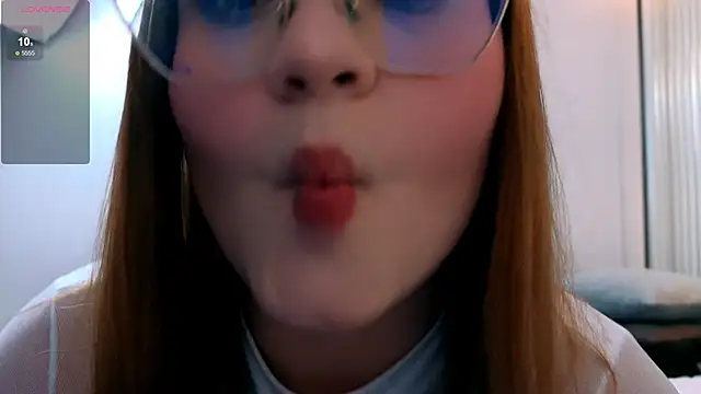 zoe_hugeboobs webcam