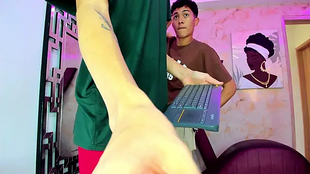 TWINKS_FRIENDS webcam