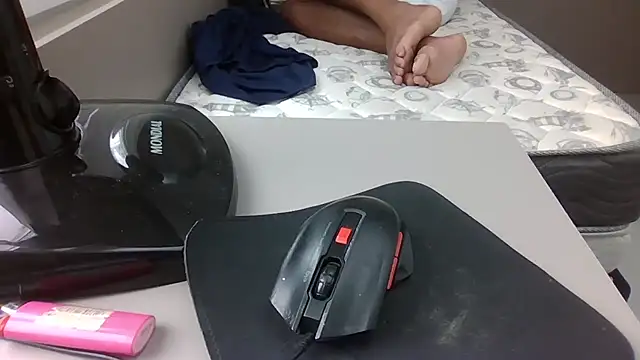 JUNINHOLEKEJR webcam