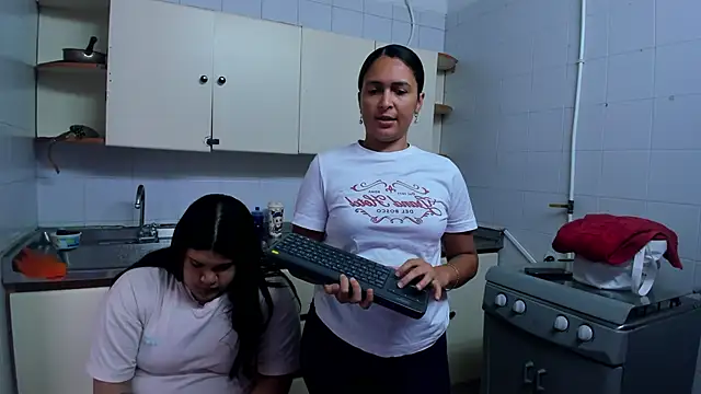 DannaAndSofi1 webcam