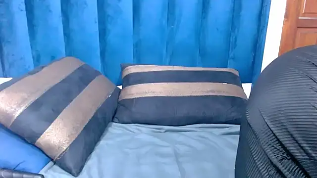 CurveyChocClitX5 webcam