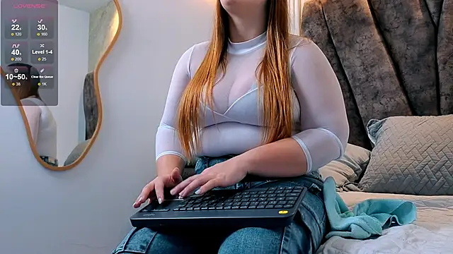 Preview of zoe_hugeboobs