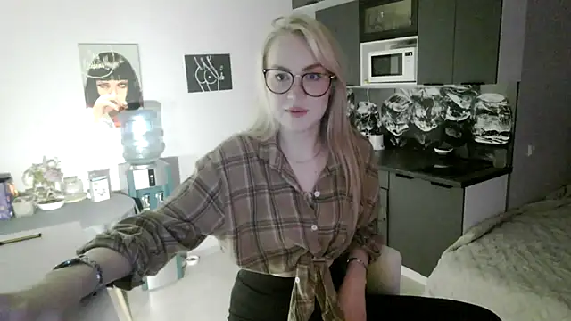 LunaPeony webcam