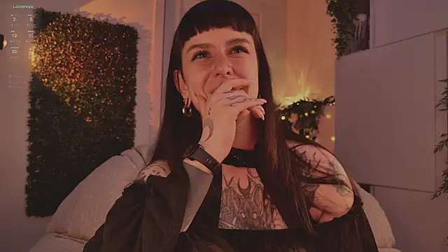 MichaellaMoon webcam