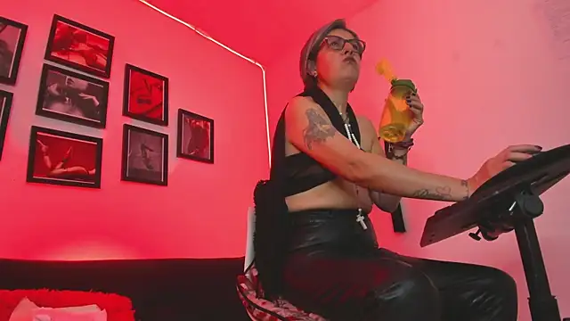 MistressNyx_cg webcam