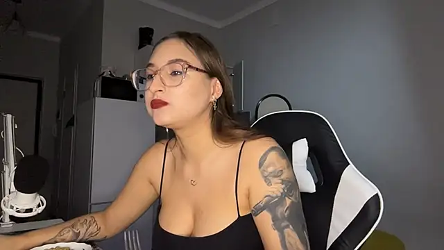 mlacutehere - Mlacutehere's free webcam