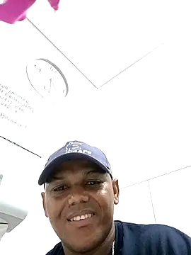 mailsonp (Ask my age) - Mostra o pau durinho no banheiro