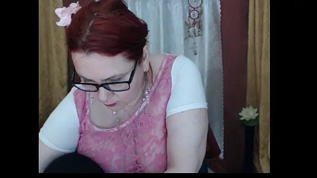 PlayfullMature webcam